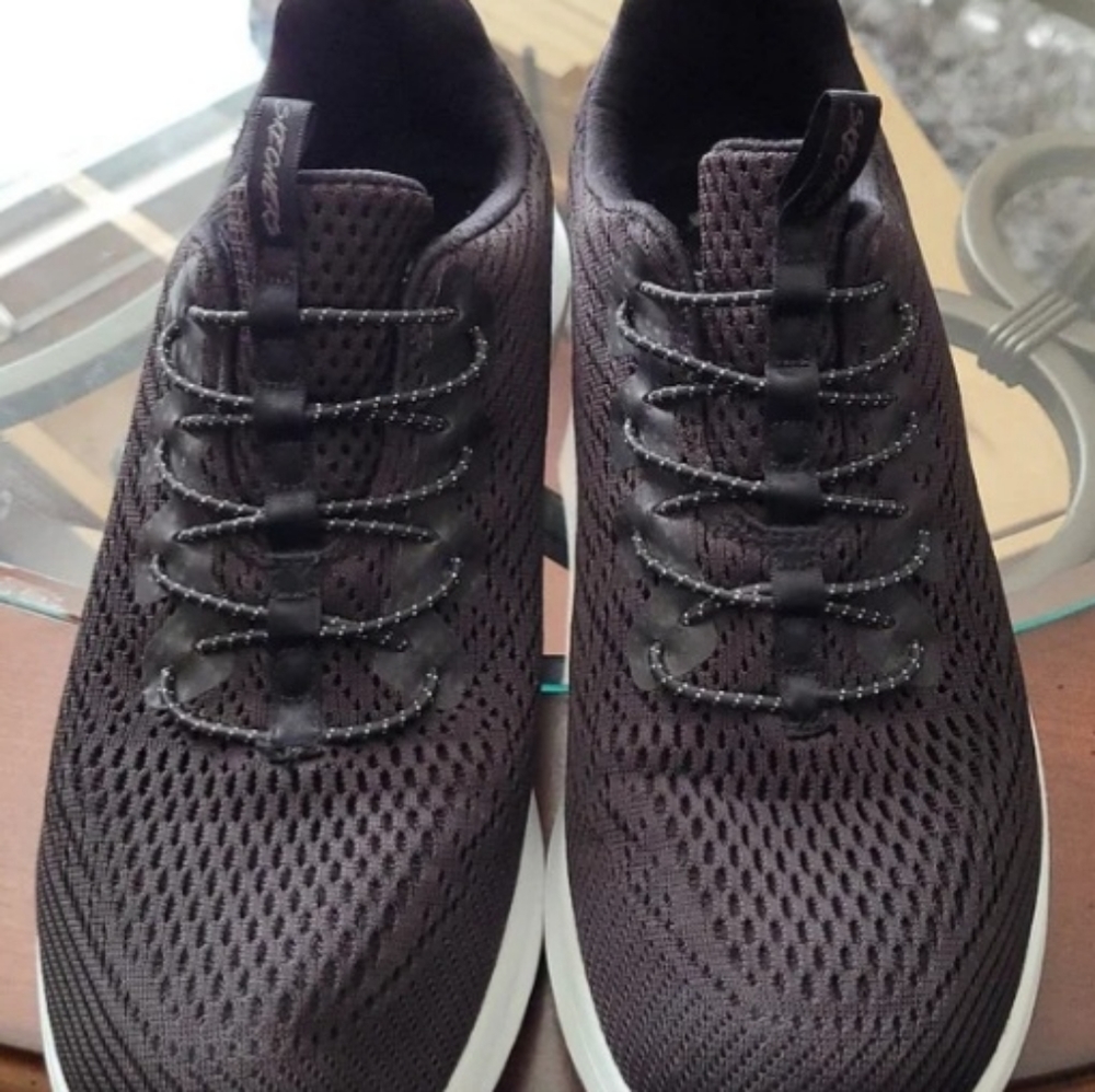 Men's Skechers size 9